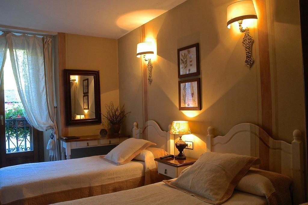 Hotel Casa Frauca Sarvise Phòng bức ảnh